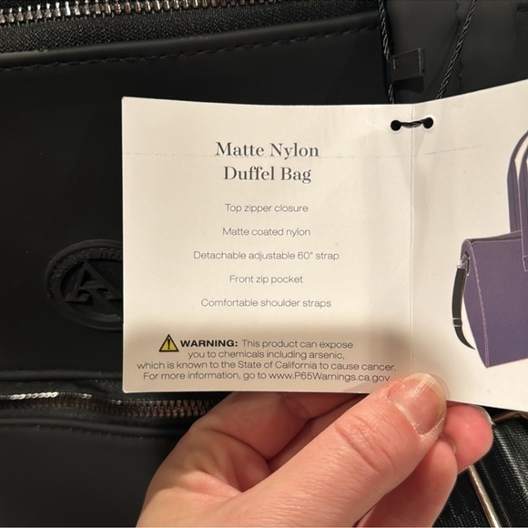 Adrienne Vittadini AV Elite Collection Matte Nylon Duffel Bag NWT - Picture 10 of 11